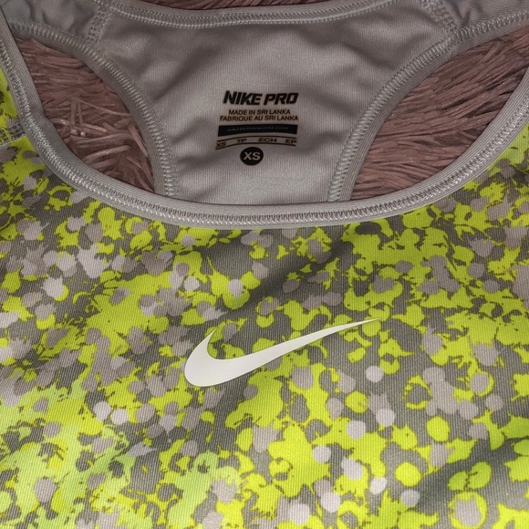 Nike sports bra - Picture 2 of 3